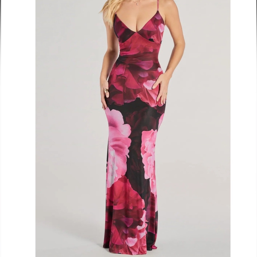 WINDSOR Destination Paradise V-Neck Floral Maxi Dress